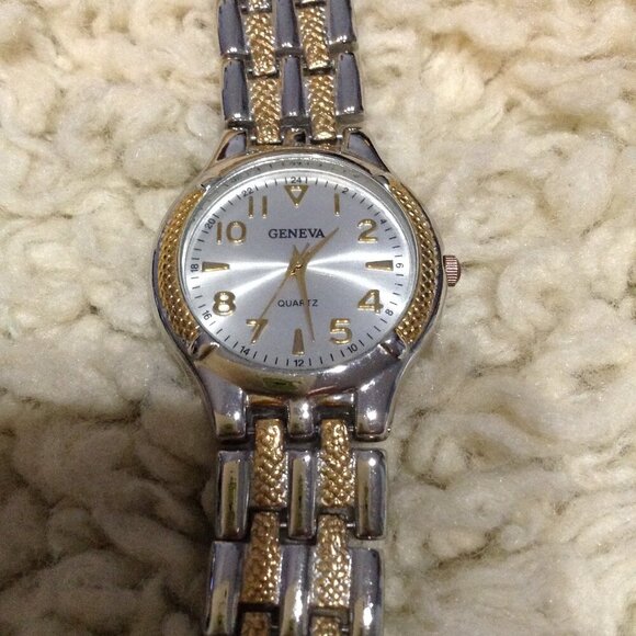 VINTAGE Geneva Men's Quartz watch, Collegiate, Preppy, Stainless, Silver & Gold - Picture 1 of 6